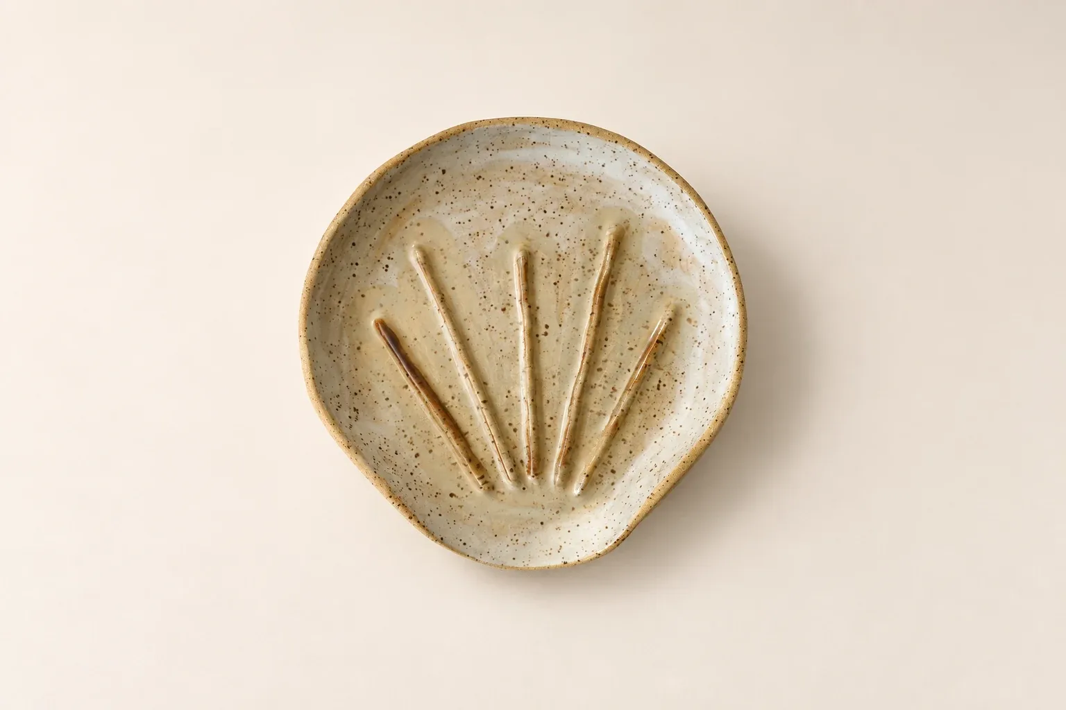 Ivory shell spoon rest — handmade Kachi ceramic objects